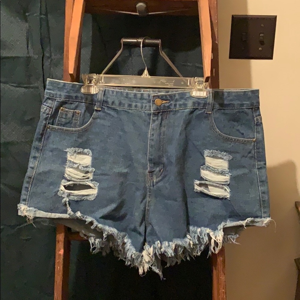 MUST GO Plus size distressed jean shorts